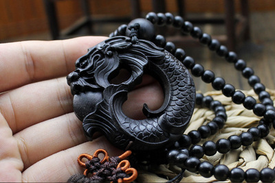 乌木环龙车挂 兼具装饰与辟邪的汽车饰品