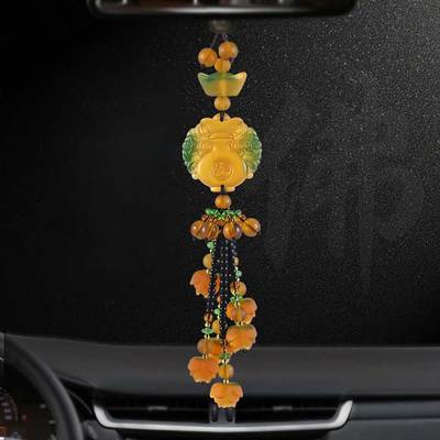 建议开车族 不论新车旧车，车内添置这些实用车饰，助你一路顺风又顺心